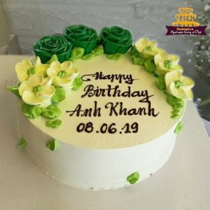 ăn vụng bánh kem sinh nhật