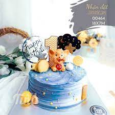 mở bánh kem sinh nhật