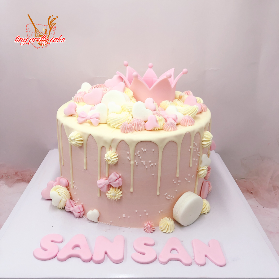 bánh kem sinh nhật màu hồng