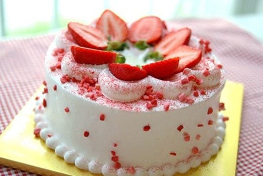 làm bánh kem sinh nhật